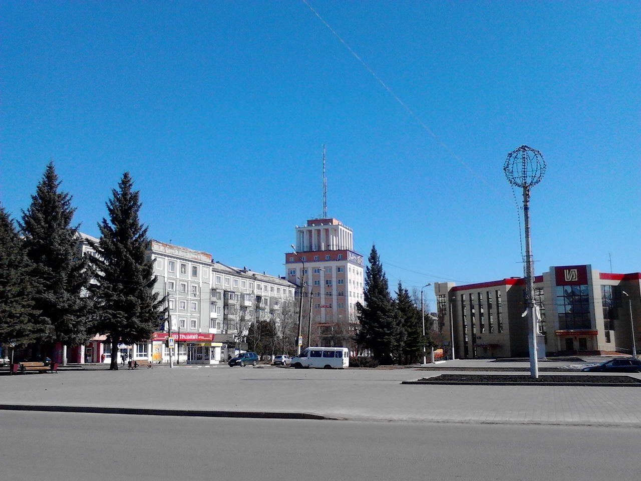 Великая река в городском дворе