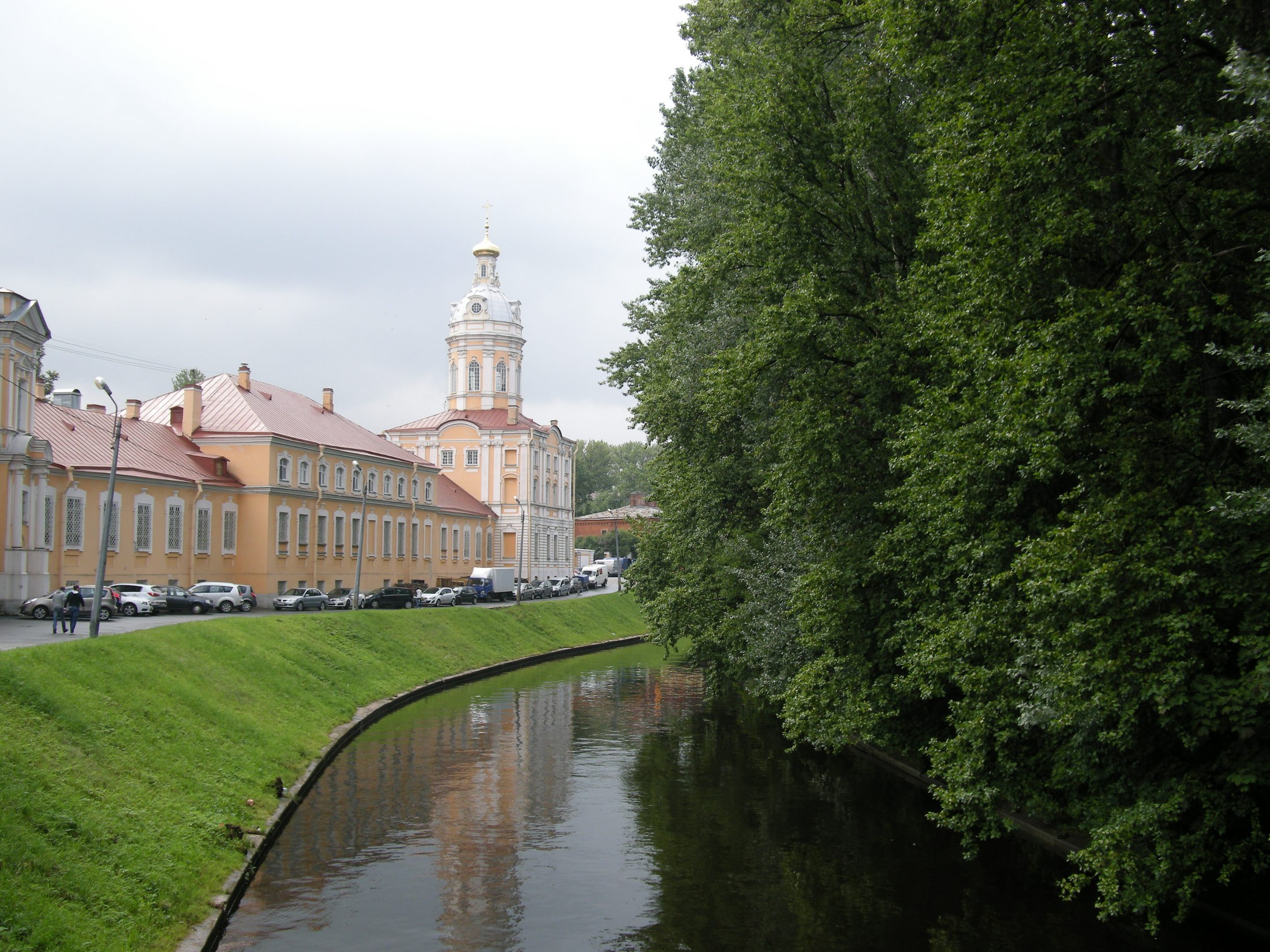 Троицкий собор, панорама через реку